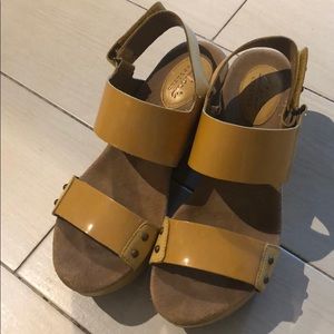 Clarks wedge sandal size 7